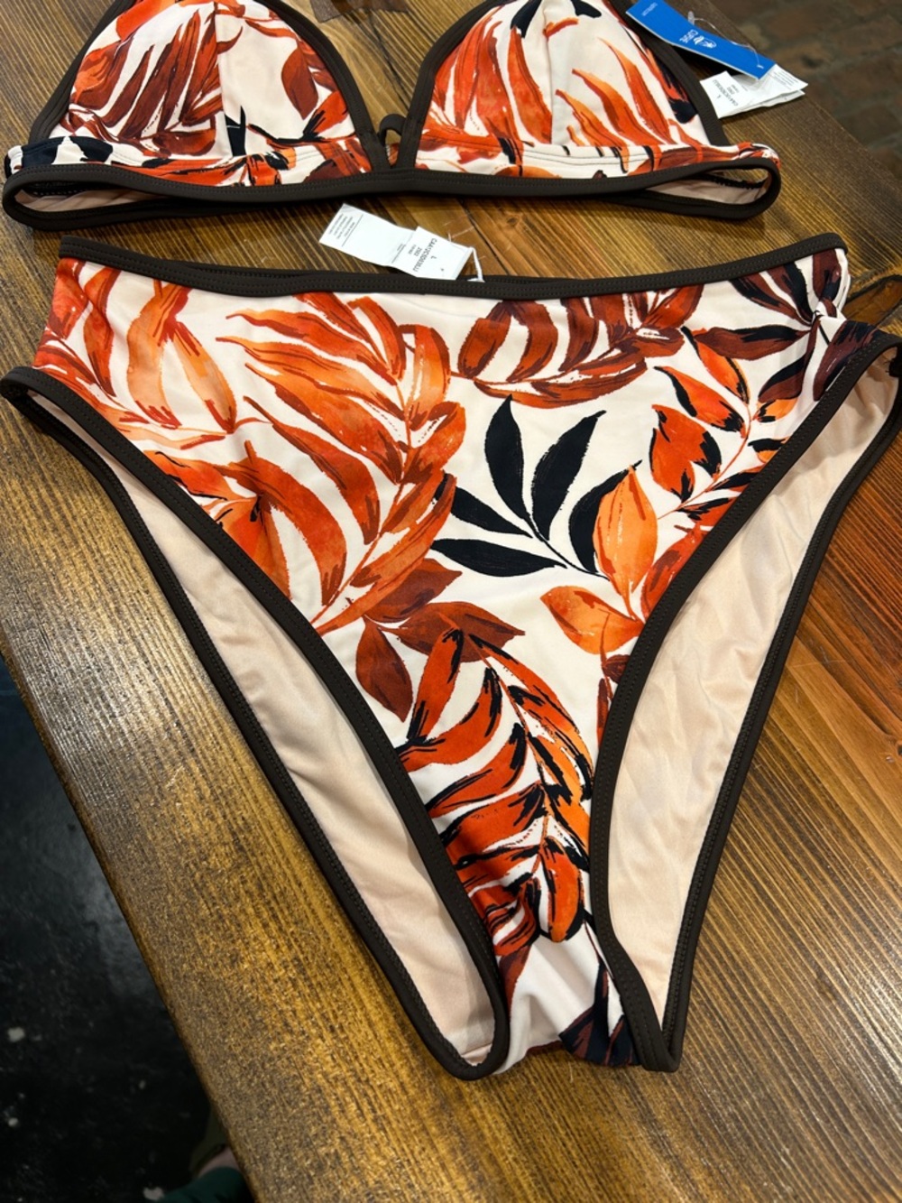 NWT Cupshe String Bikini Clasp Back Leaf Print Bikini Set Orange and Black Trim - Picture 4 of 5